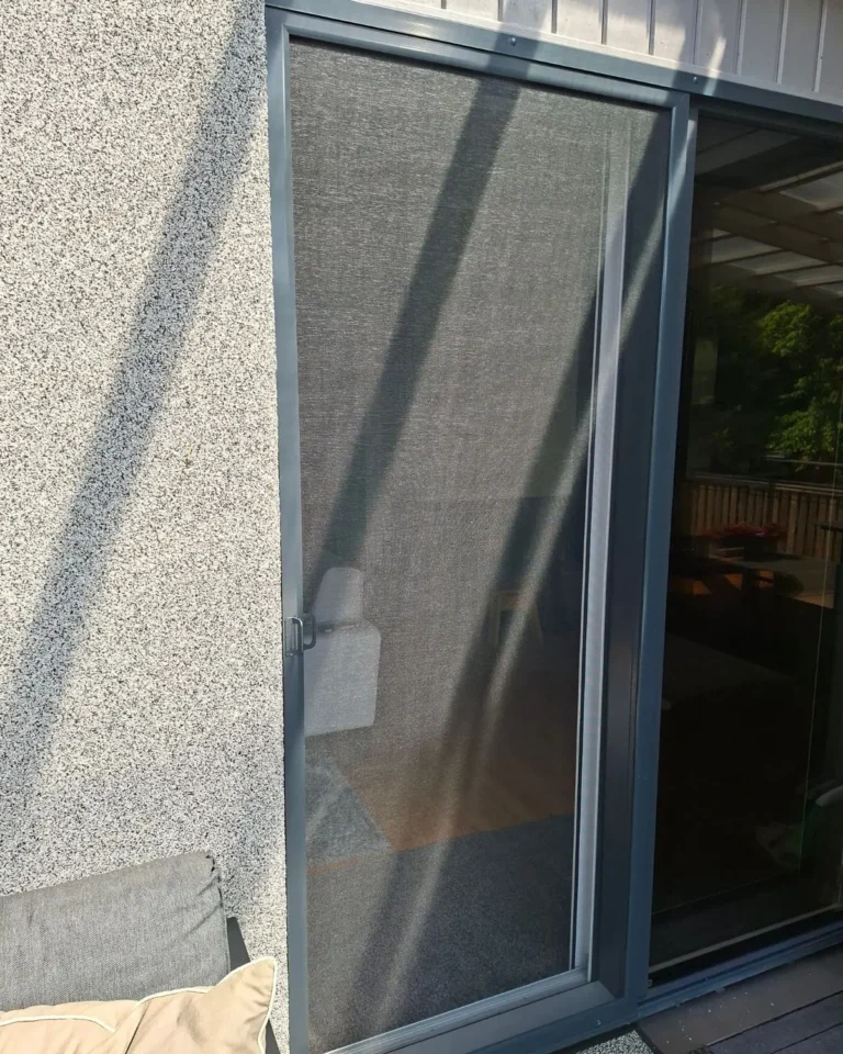 Putukavõrk lükanduksele vaade väljast